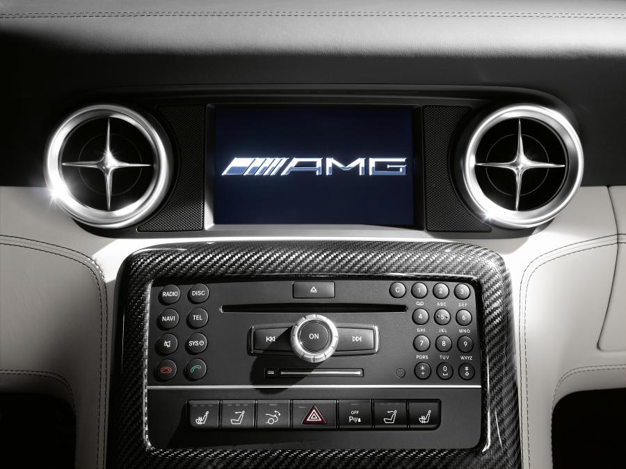  Mercedes-Benz SLS AMG Roadster 2011 года  (фото 43 из 183)